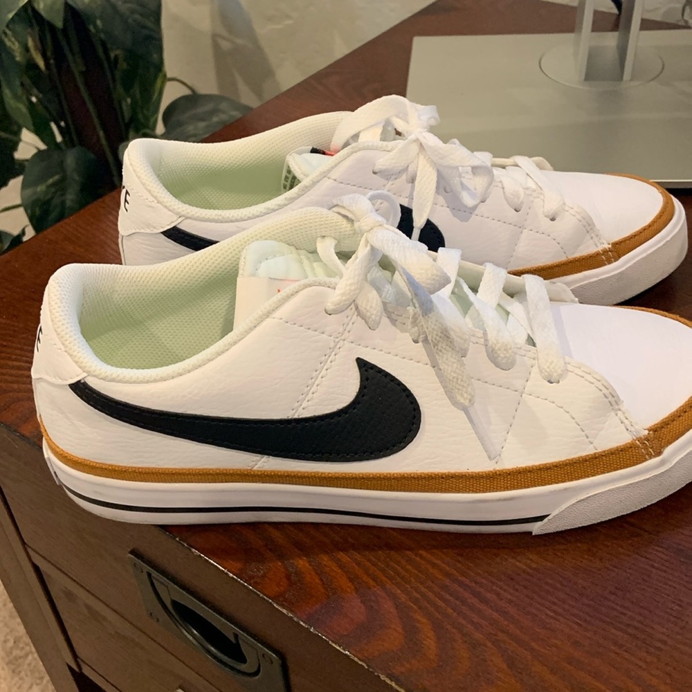 Nike tennis shoes